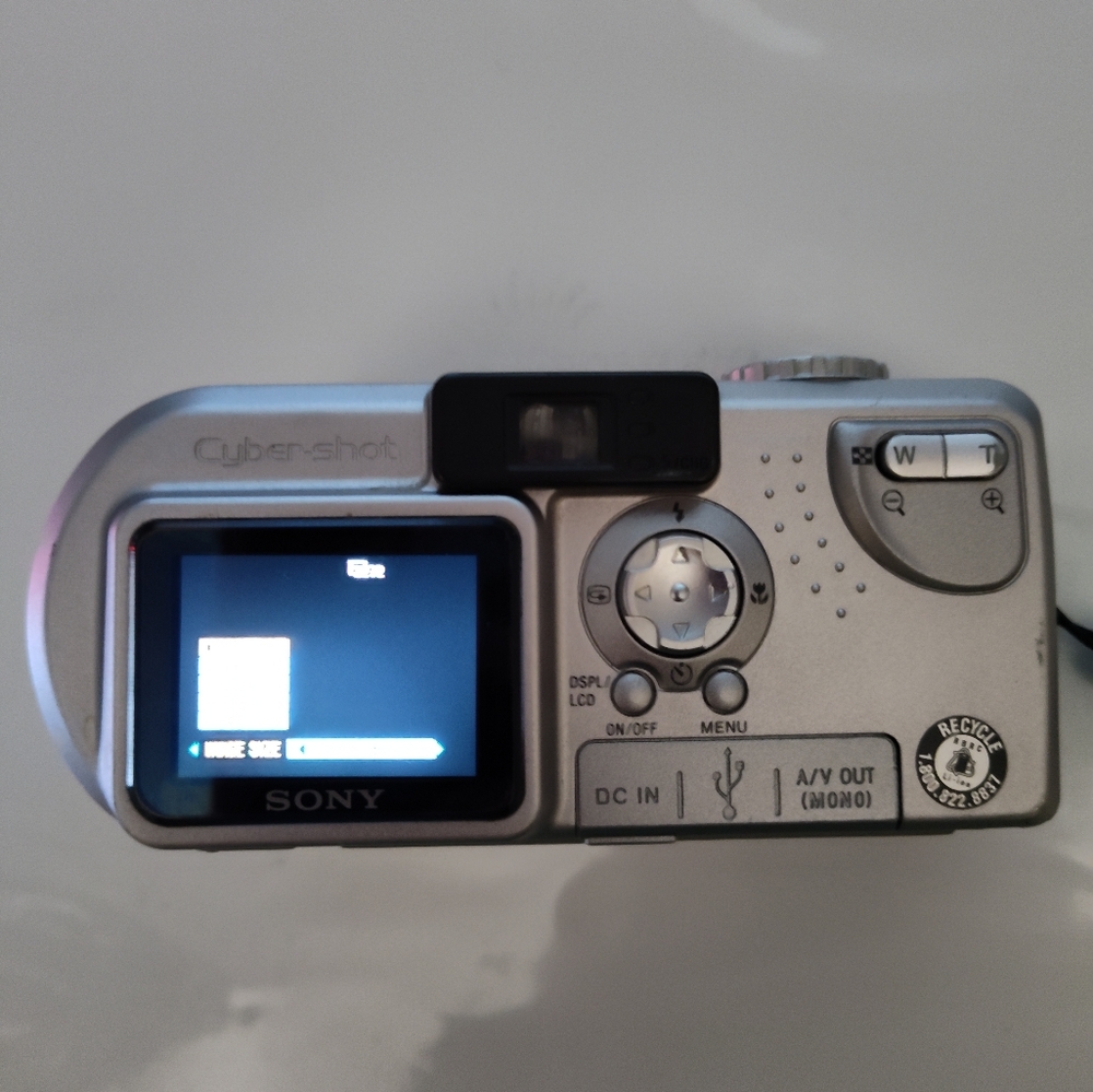 Sony DSC-P9 digital still camera. 4.0 MP - Picture 11 of 12